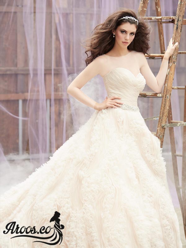مدل لباس عروس پرنسسی پفی و دنباله دار